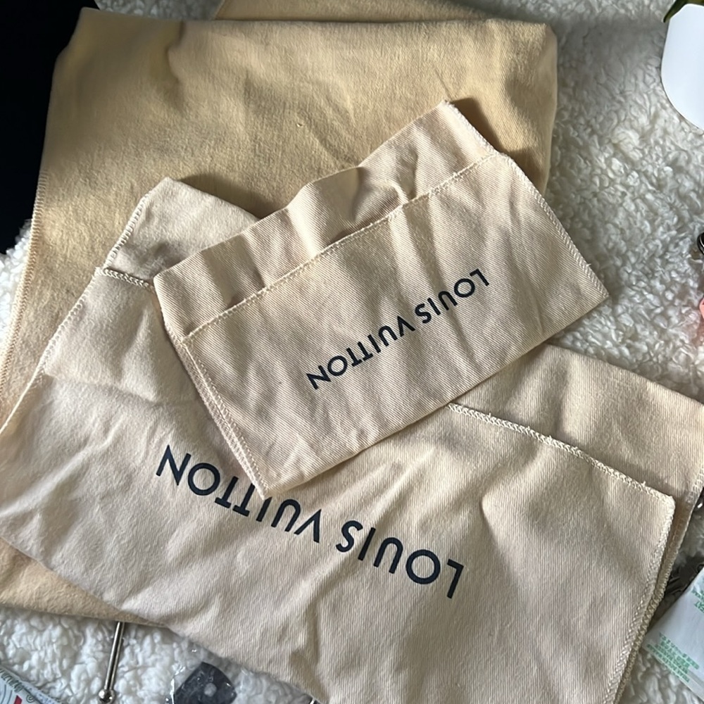 Louis Vuitton Dust bags -various sizes - Picture 3 of 3